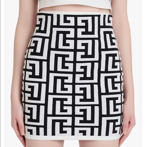 Short black and white wool skirt with Balmain monogram